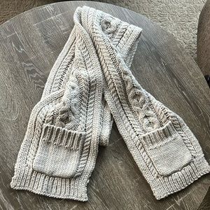 Banana Republic crocheted fine wool scarf with pockets